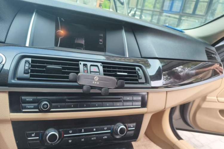 Used BMW 5 Series 2013 525Li Leading Model Audio And AC Panel