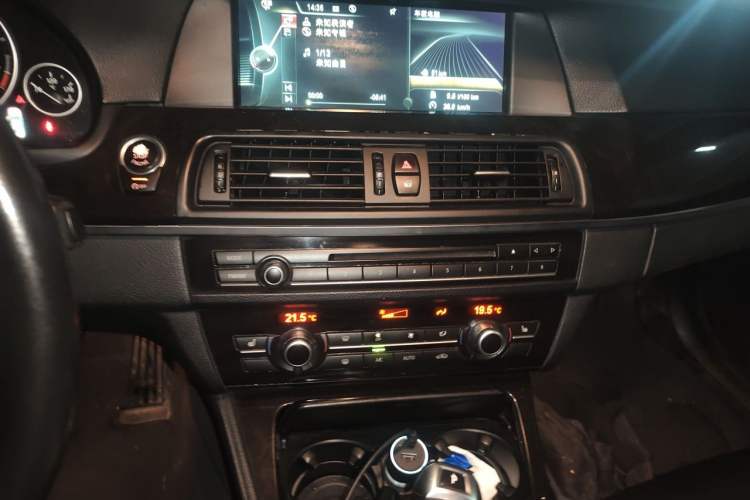 Used BMW 5 Series 2013 525Li Leading Model Audio And AC Panel