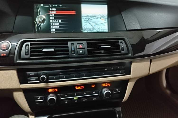 Used BMW 5 Series 2013 525Li Luxury Model Audio And AC Panel