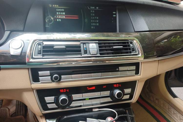 Used BMW 5 Series 2013 525Li Luxury Model Audio And AC Panel