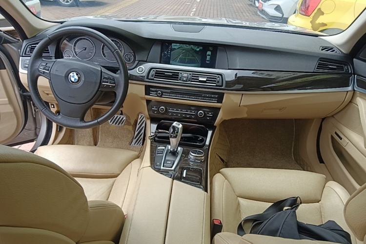 Used BMW 5 Series 2013 530Li Luxury Model Center Console