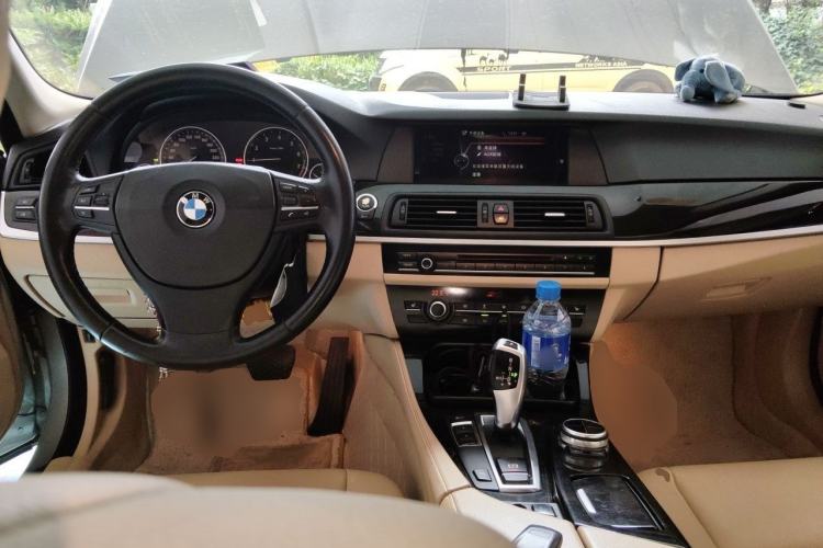 Used BMW 5 Series 2013 525Li Luxury Model Center Console