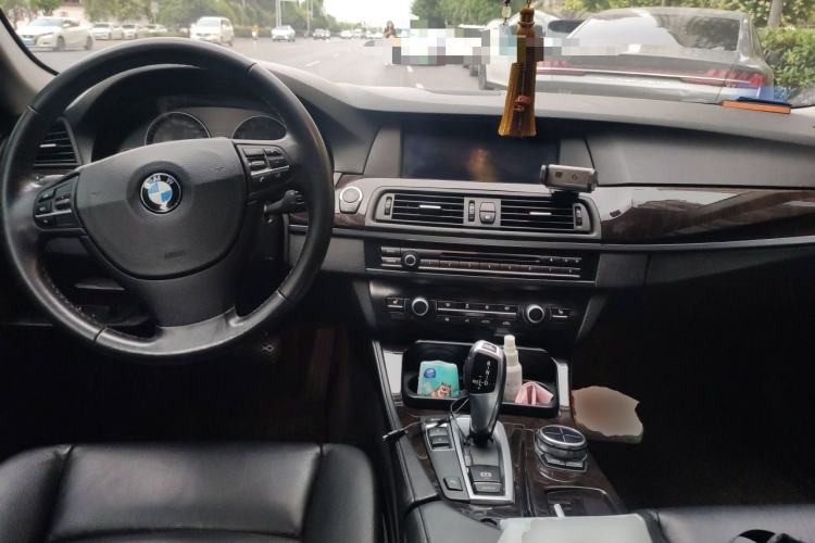 Used BMW 5 Series 2013 525Li Luxury Model Center Console