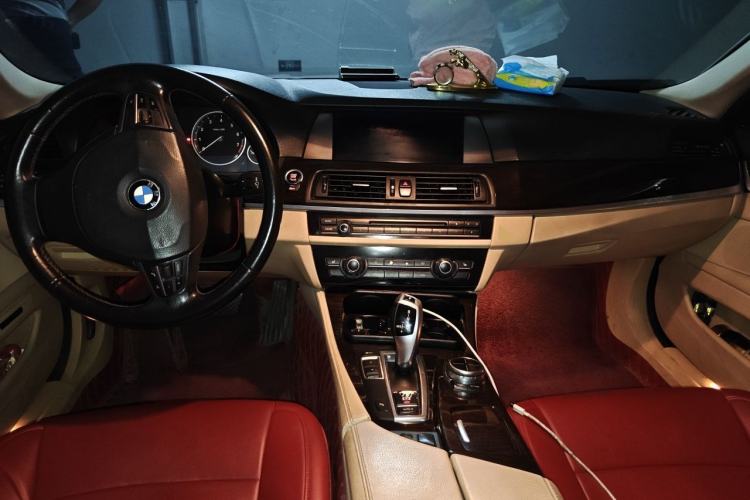 Used BMW 5 Series 2013 525Li Luxury Model Center Console