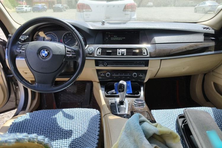 Used BMW 5 Series 2013 525Li Luxury Model Center Console