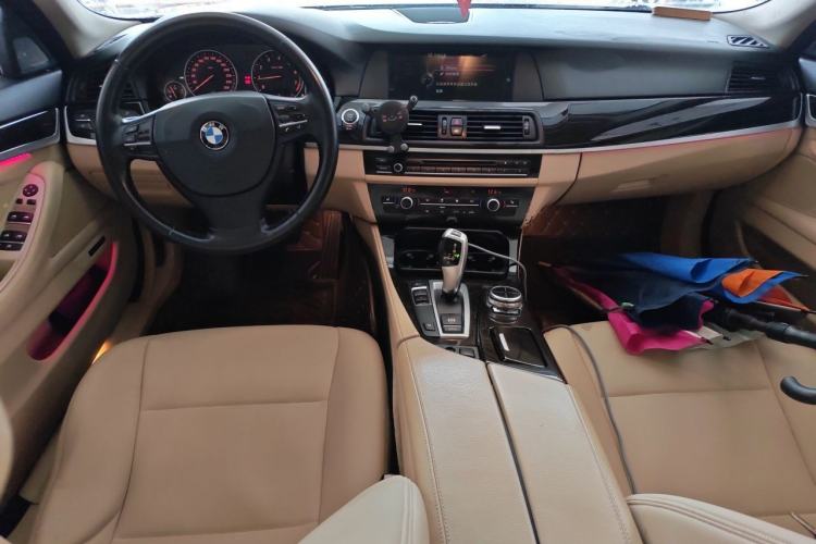 Used BMW 5 Series 2013 525Li Luxury Model Center Console