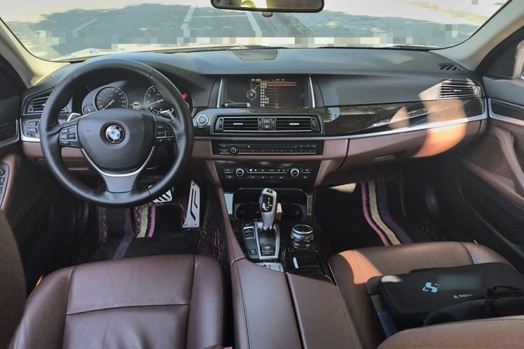 Used BMW 5 Series 2013 535Li Leading Model Center Console