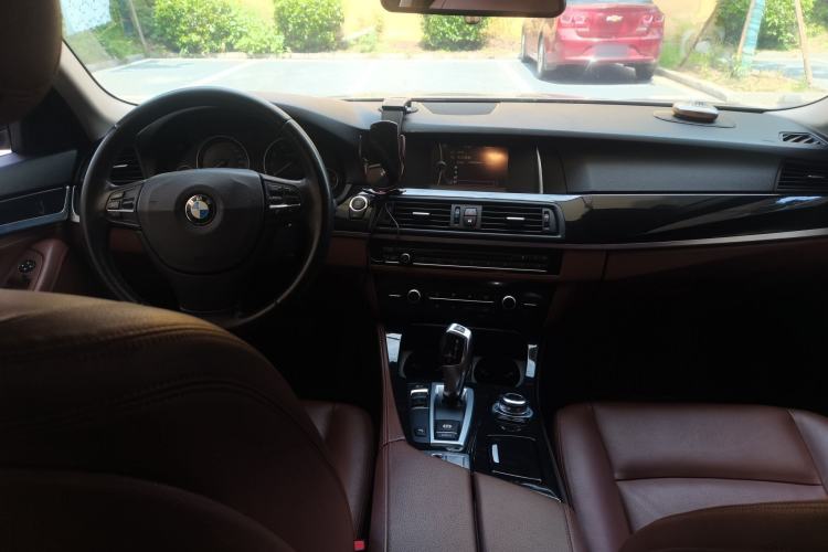 Used BMW 5 Series 2013 520i Elegant Edition Center Console
