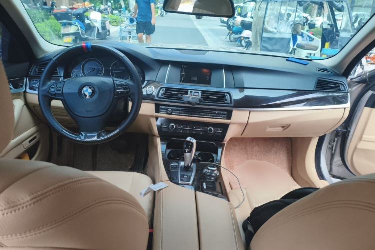 Used BMW 5 Series 2013 525Li Leading Model Center Console