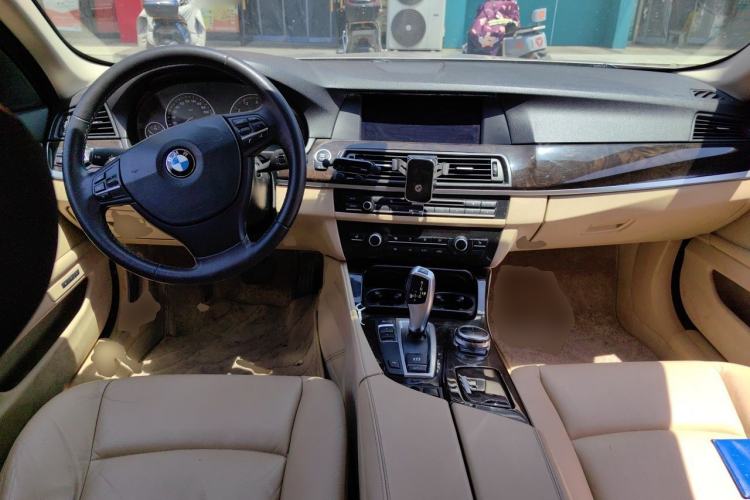 Used BMW 5 Series 2013 525Li Luxury Model Center Console