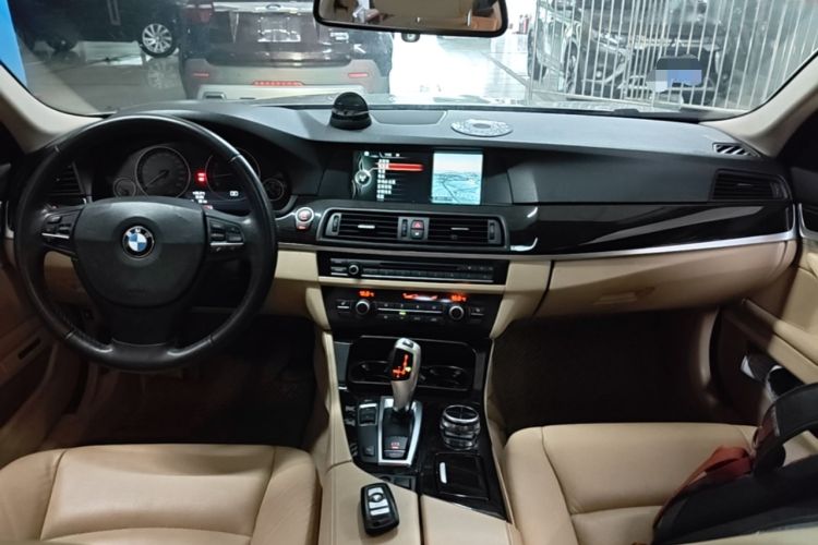 Used BMW 5 Series 2013 525Li Luxury Model Center Console