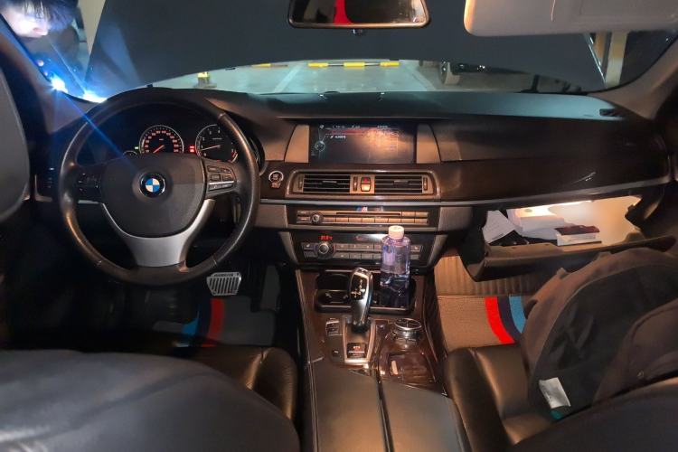 Used BMW 5 Series 2013 525Li Luxury Model Center Console