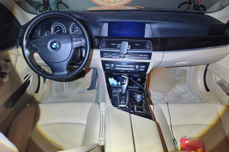 Used BMW 5 Series 2013 525Li Luxury Model Center Console