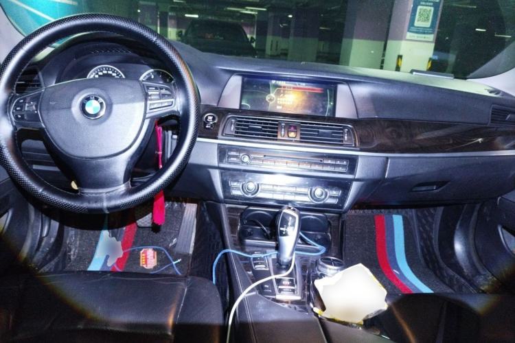 Used BMW 5 Series 2013 525Li Luxury Model Center Console