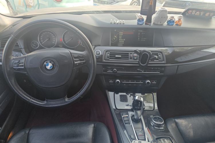 Used BMW 5 Series 2013 525Li Luxury Model Center Console