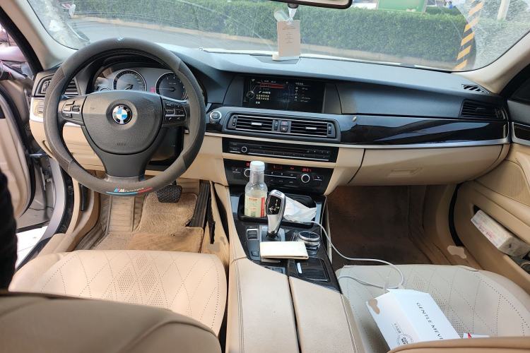 Used BMW 5 Series 2013 525Li Luxury Model Center Console