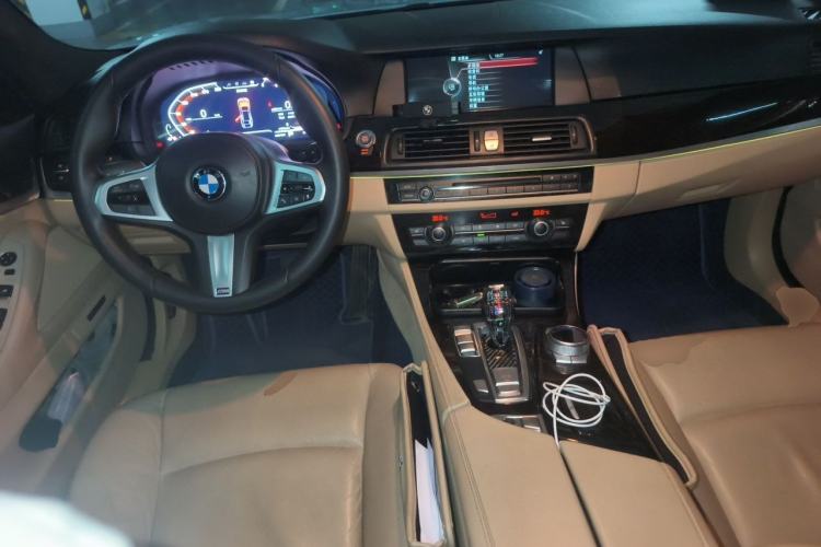 Used BMW 5 Series 2013 525Li Luxury Model Center Console