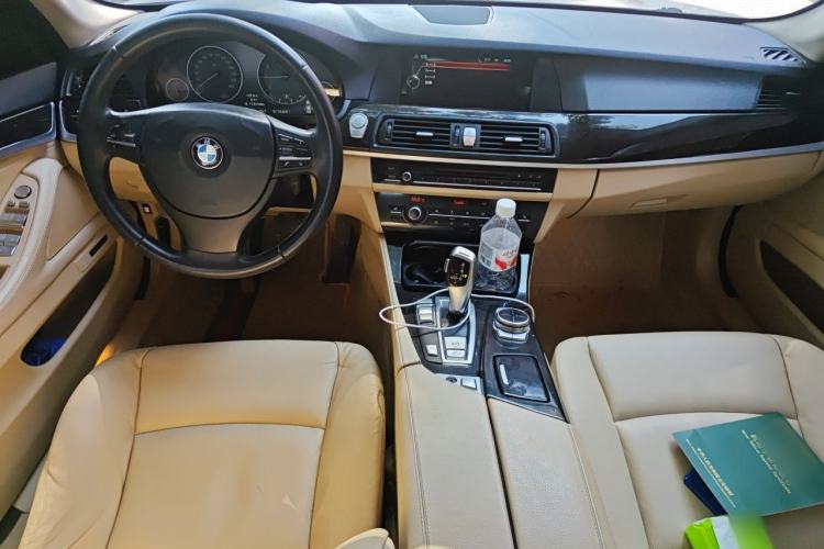 Used BMW 5 Series 2013 525Li Luxury Model Center Console