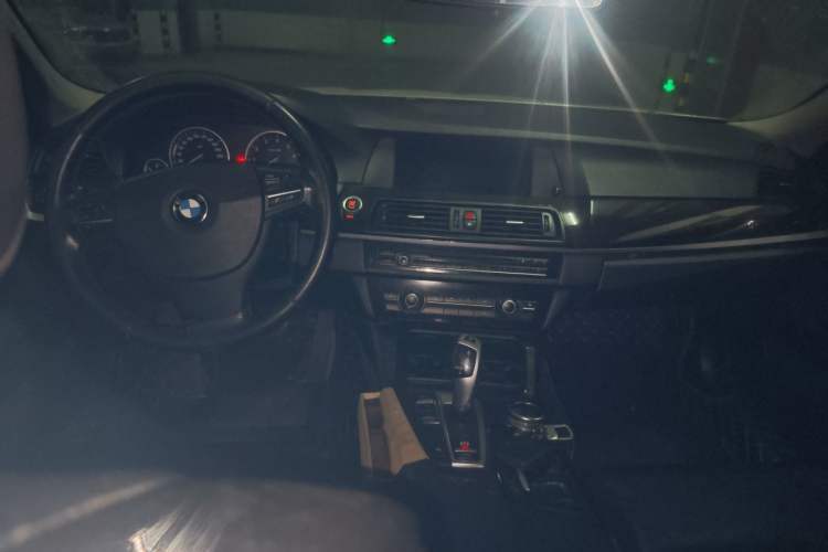 Used BMW 5 Series 2013 525Li Luxury Model Center Console