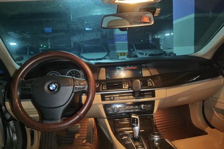 Used BMW 5 Series 2013 530Li Leading Model Center Console