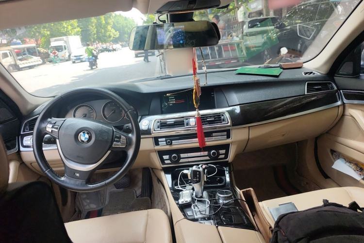 Used BMW 5 Series 2013 525Li Luxury Model Center Console