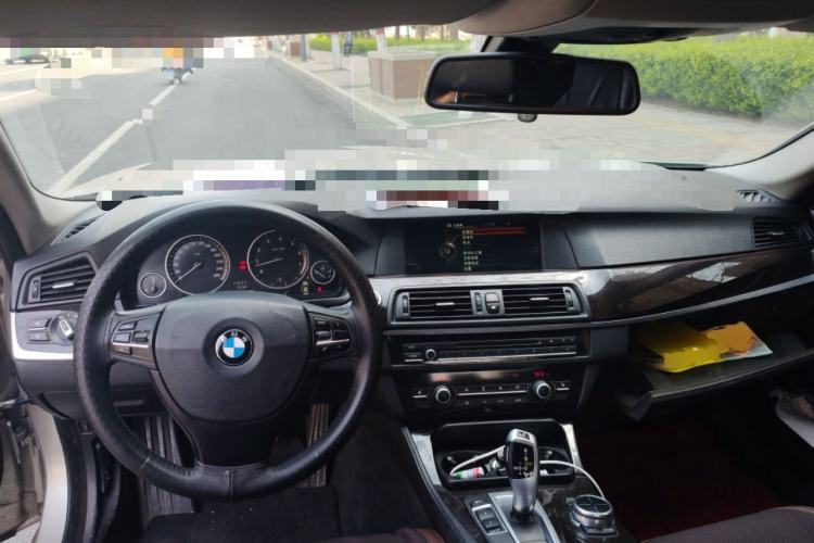 Used BMW 5 Series 2013 525Li Luxury Model Center Console