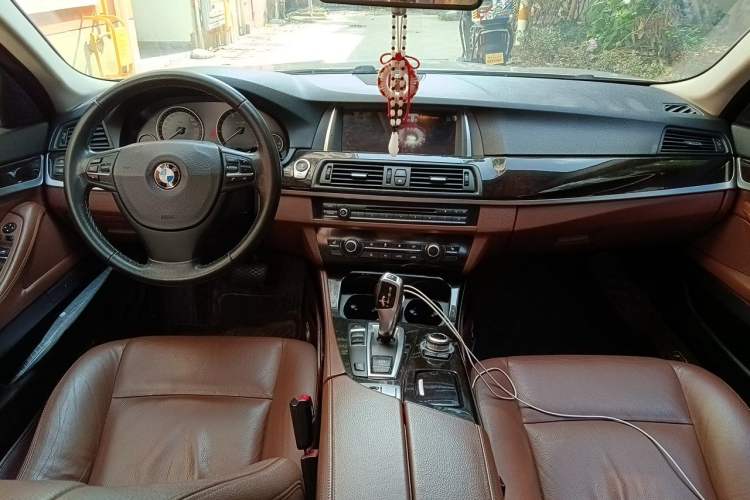 Used BMW 5 Series 2013 525Li Leading Model Center Console