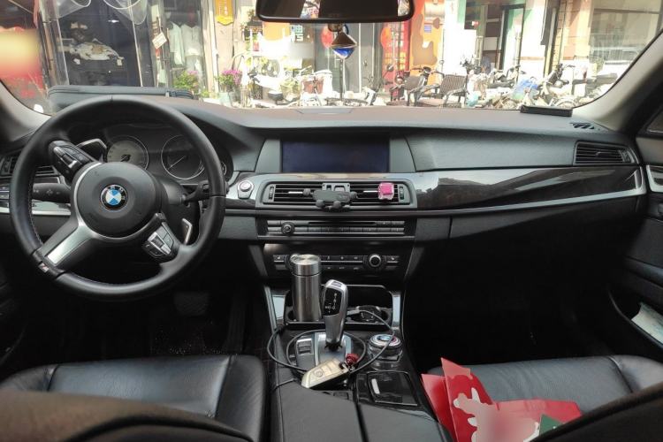 Used BMW 5 Series 2013 525Li Luxury Model Center Console