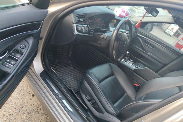 Used BMW 5 Series 2013 520i Elegant Edition Driver Seat