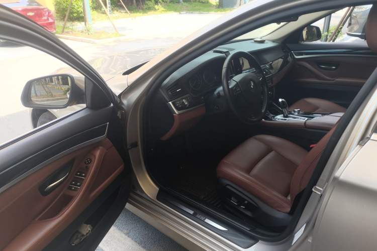 Used BMW 5 Series 2013 520i Elegant Edition Driver Seat