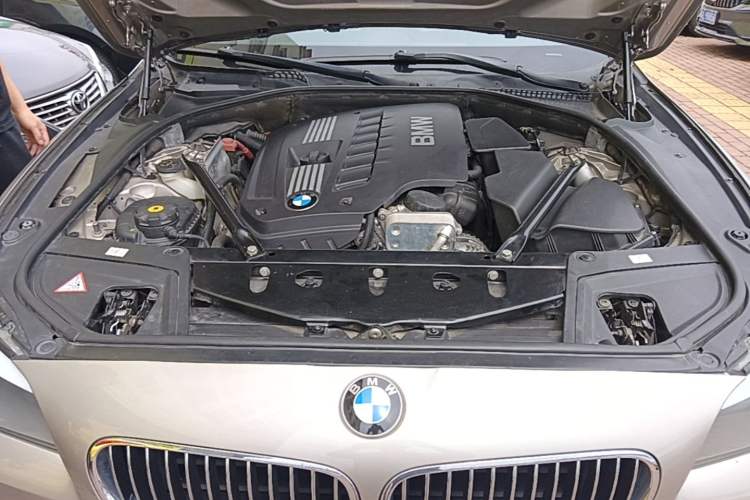 Used BMW 5 Series 2013 530Li Luxury Model Engine Bay