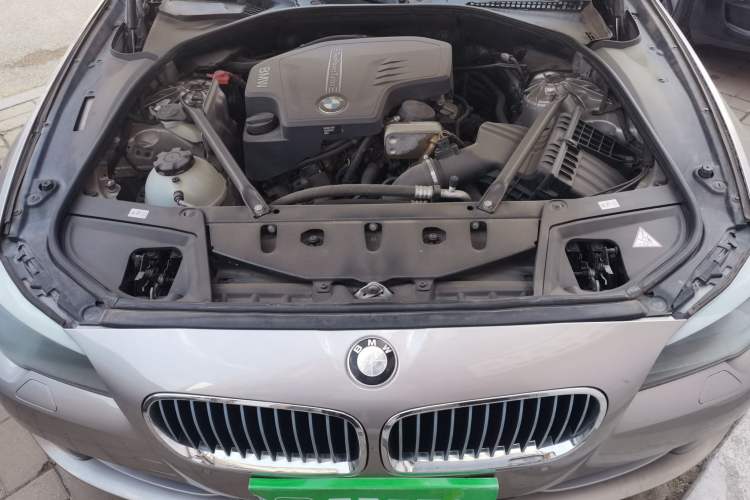 Used BMW 5 Series 2013 525Li Leading Model Engine Bay