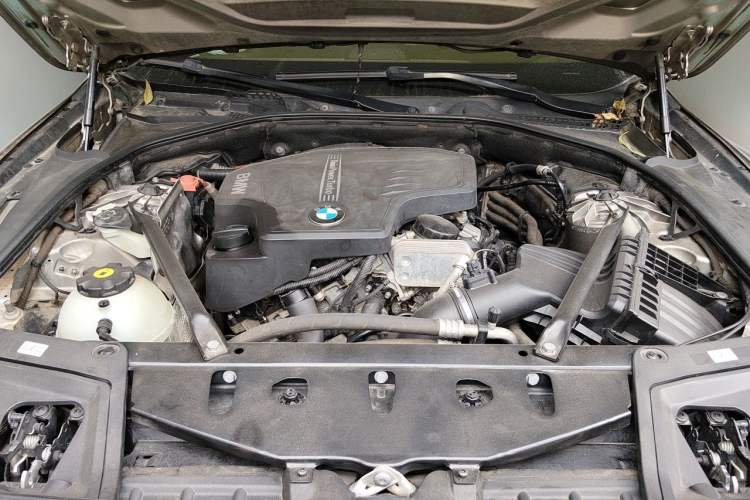 Used BMW 5 Series 2013 525Li Luxury Model Engine Bay