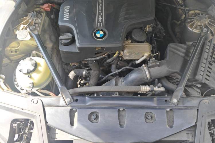 Used BMW 5 Series 2013 520Li Elegant Edition Engine Bay