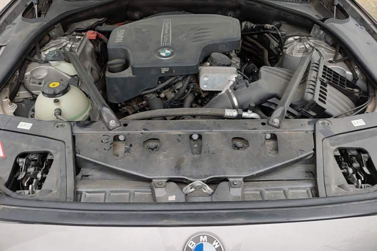 Used BMW 5 Series 2013 520Li Elegant Edition Engine Bay