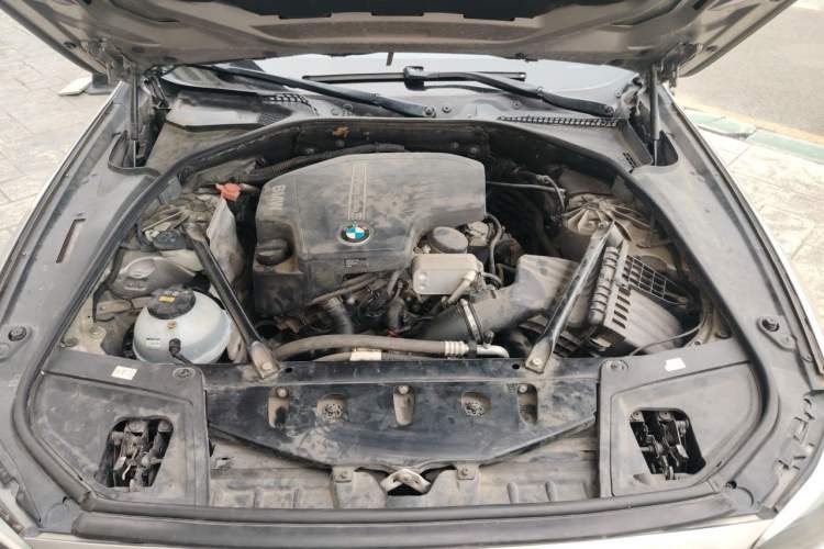 Used BMW 5 Series 2013 525Li Leading Model Engine Bay