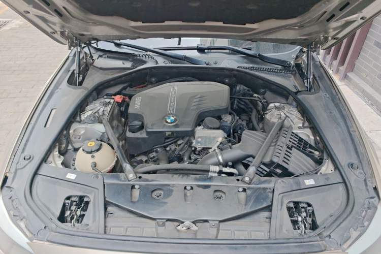 Used BMW 5 Series 2013 520Li Elegant Edition Engine Bay