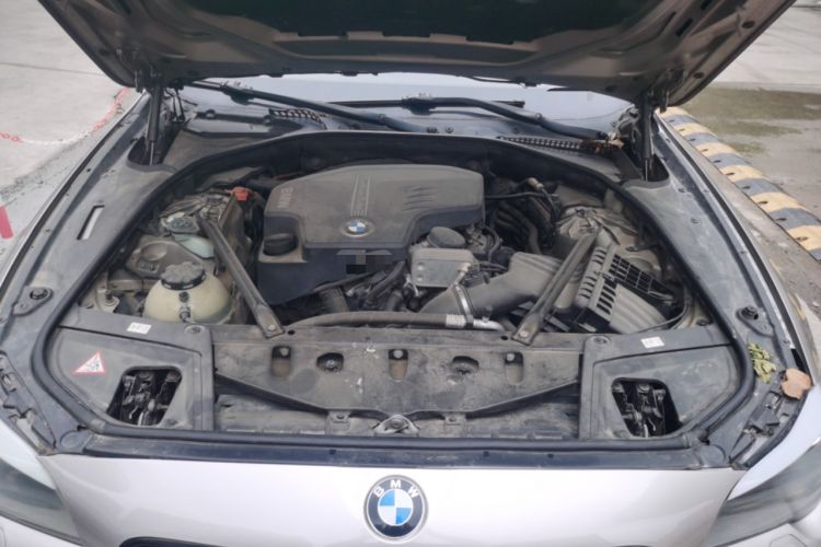 Used BMW 5 Series 2013 520Li Elegant Edition Engine Bay