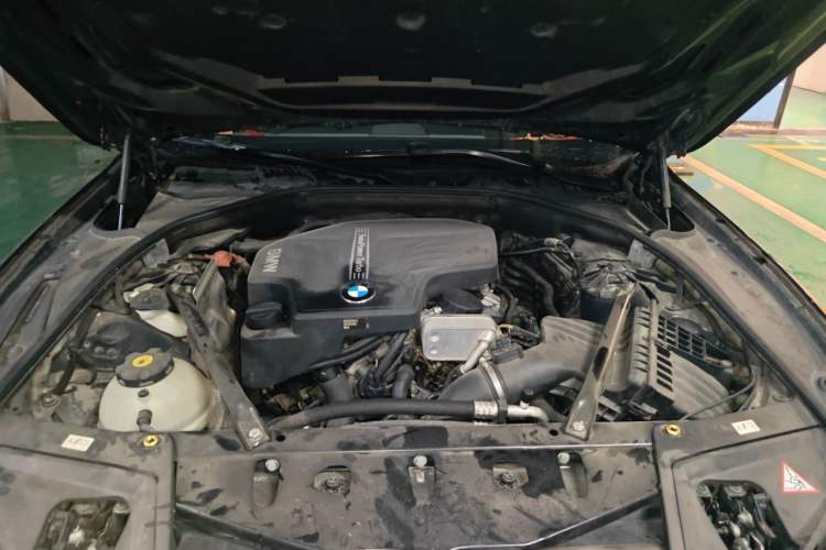 Used BMW 5 Series 2013 525Li Leading Model Engine Bay