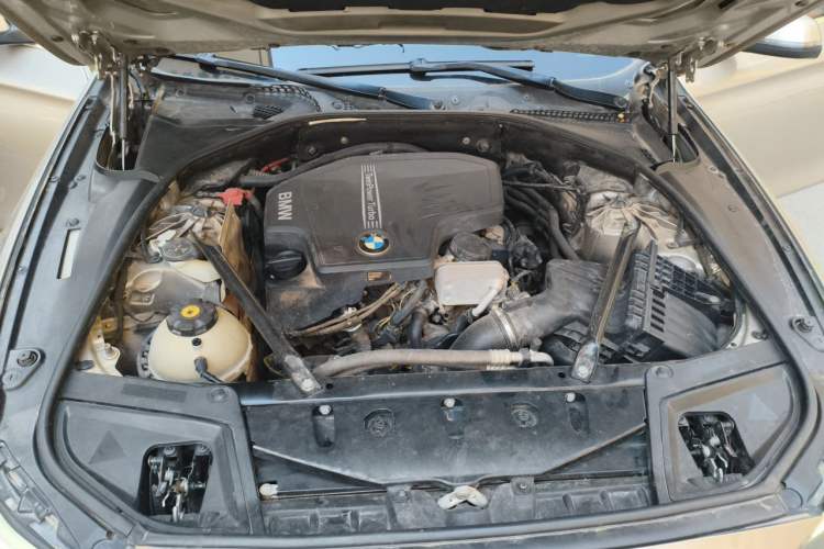 Used BMW 5 Series 2013 525Li Leading Model Engine Bay