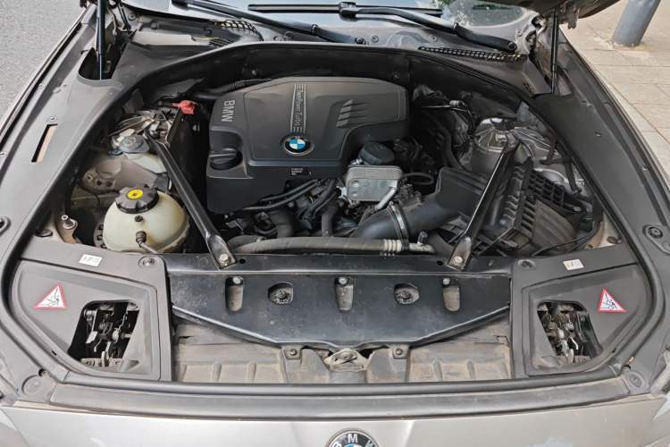 Used BMW 5 Series 2013 520Li Elegant Edition Engine Bay