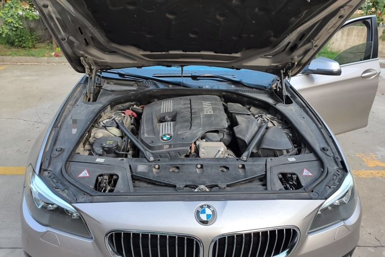 Used BMW 5 Series 2013 530Li Leading Model Engine Bay