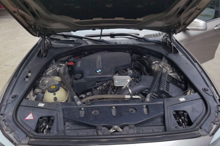 Used BMW 5 Series 2013 525Li Leading Model Engine Bay