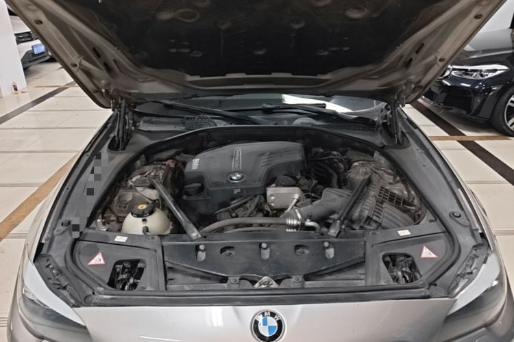 Used BMW 5 Series 2013 525Li Luxury Model Engine Bay