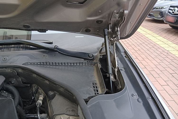 Used BMW 5 Series 2013 530Li Luxury Model Engine Bay Left
