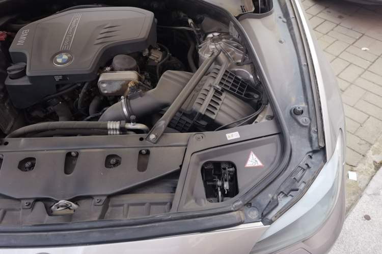 Used BMW 5 Series 2013 525Li Leading Model Engine Bay Left