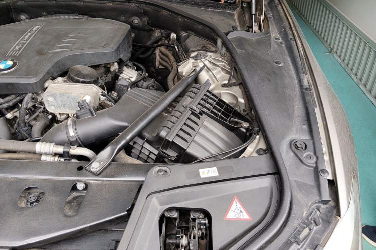 Used BMW 5 Series 2013 525Li Luxury Model Engine Bay Left