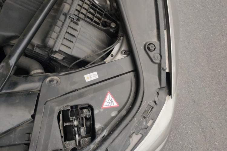 Used BMW 5 Series 2013 525Li Luxury Model Engine Bay Left