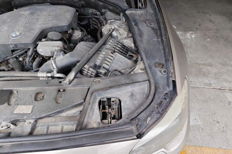 Used BMW 5 Series 2013 525Li Luxury Model Engine Bay Left