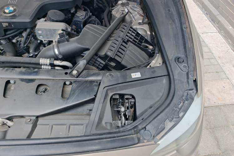 Used BMW 5 Series 2013 520Li Elegant Edition Engine Bay Left